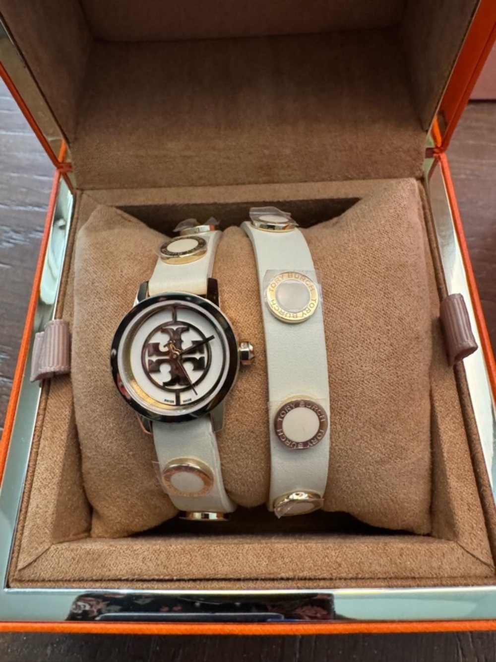 NIB Tory Burch Reva Cream Ivory Gold Wrap Bracelet Leather Watch NWT New Classy - Picture 4 of 5